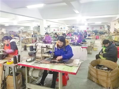 江西贛縣區(qū) 易地搬遷圓安居夢，工藝品產(chǎn)業(yè)鋪就致富路